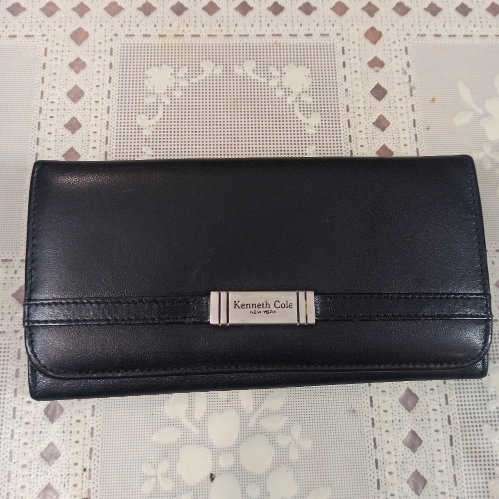 Kenneth Cole Black Leather Women's Hand Wallet with Silver Accent